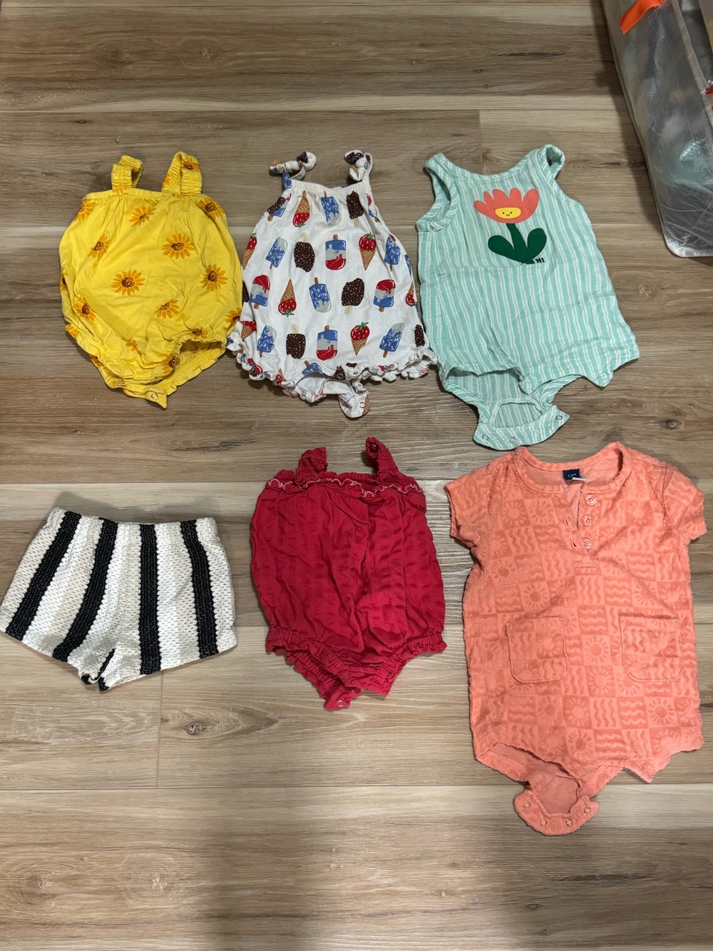 Old navy baby girl summer lot